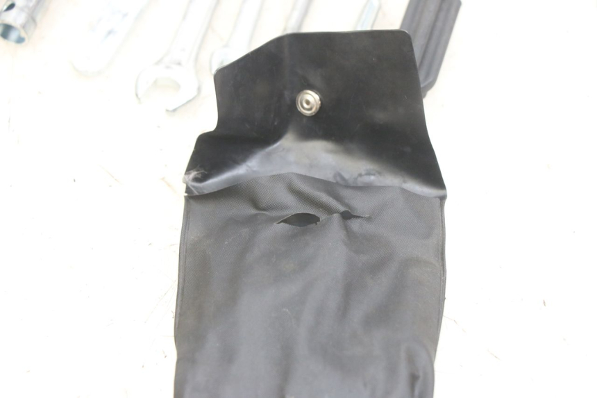 photo de TOOL KIT YAMAHA X-MAX XMAX 250 (2006 - 2009) - Alternative perspective