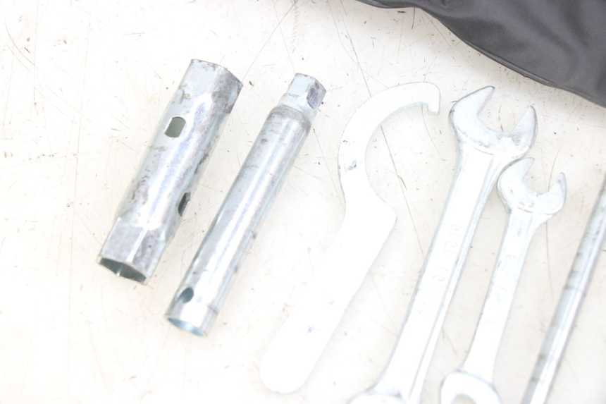 photo de TOOL KIT YAMAHA X-MAX XMAX 250 (2006 - 2009) - Fixing points details