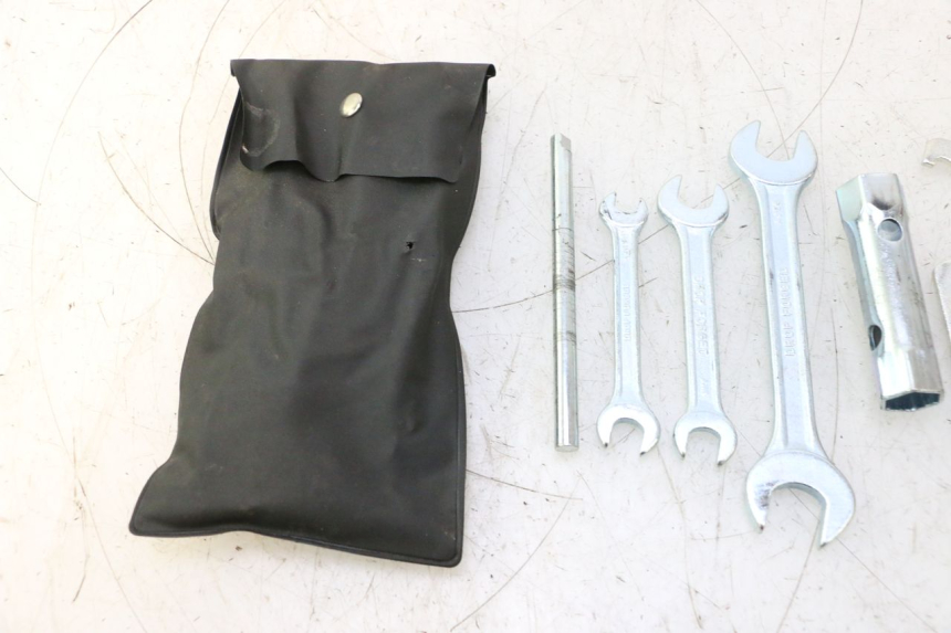 photo de TOOL KIT YAMAHA XMAX X-MAX 125 (2006 - 2009) - Additional view of the item