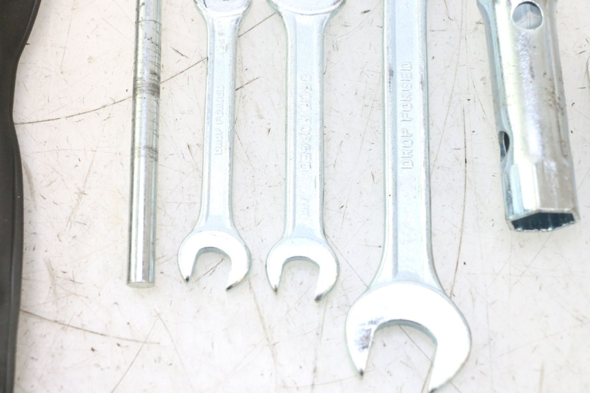 photo de TOOL KIT YAMAHA XMAX X-MAX 125 (2006 - 2009) - Component zoom