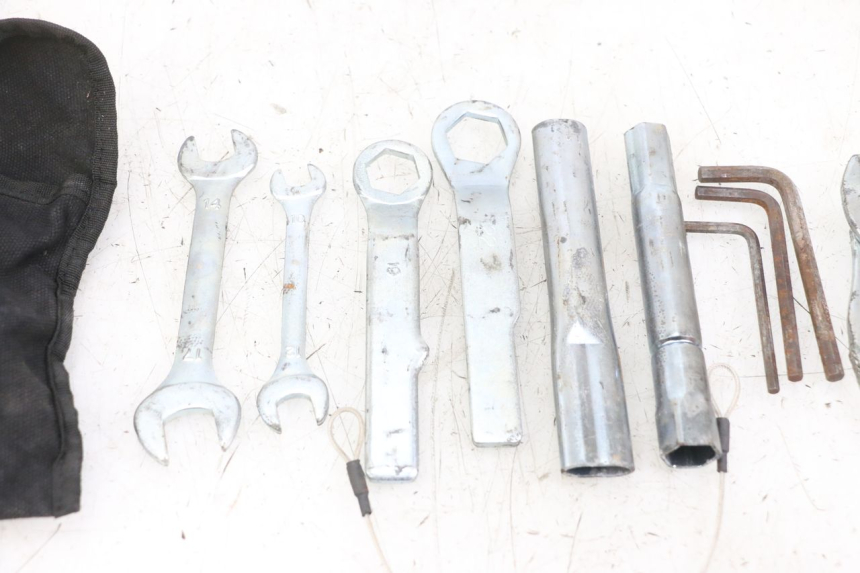 photo de TOOL KIT YAMAHA XJ6 ABS 600 (2008 - 2016) - Component detail