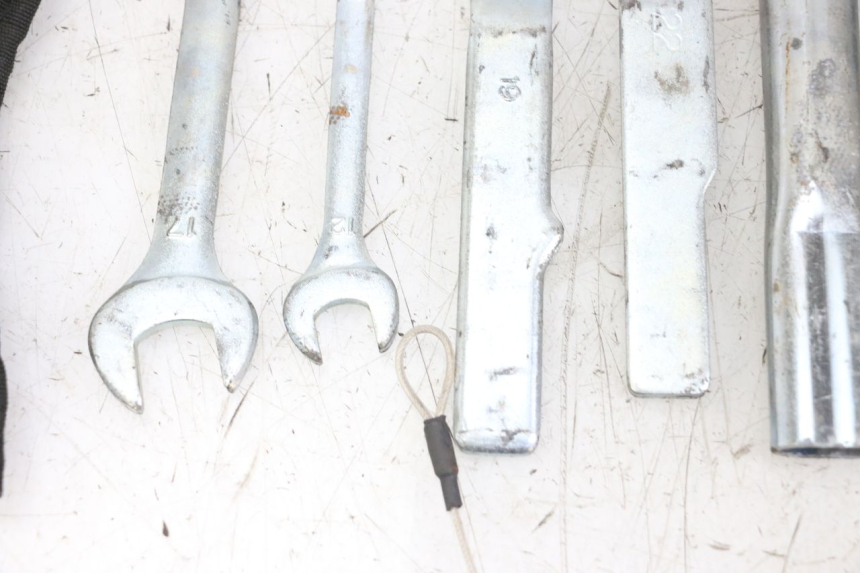 photo de TOOL KIT YAMAHA XJ6 ABS 600 (2008 - 2016) - Zoom on usage condition