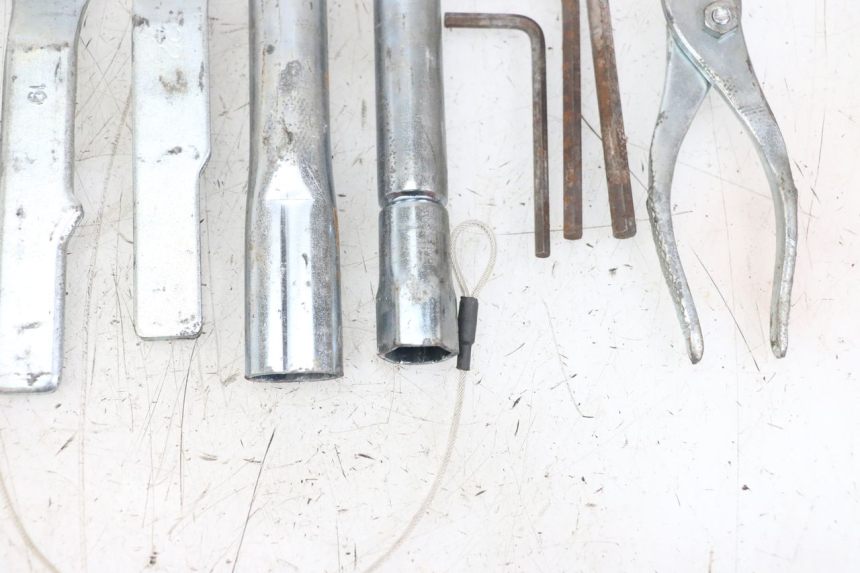 photo de TOOL KIT YAMAHA XJ6 ABS 600 (2008 - 2016) - Alternative perspective