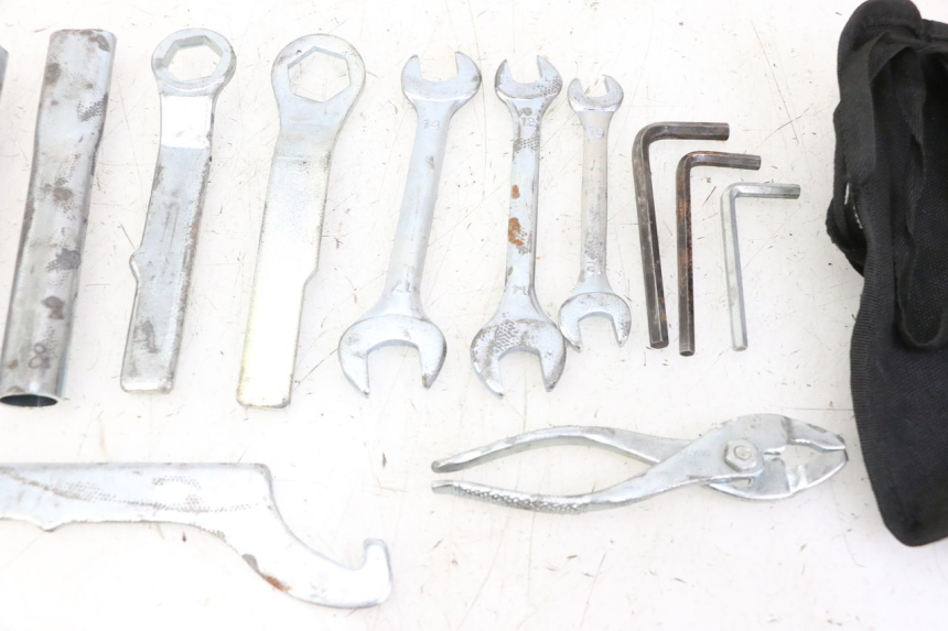 photo de TOOL KIT YAMAHA XJ6 ABS 600 (2008 - 2016) - Alternative perspective