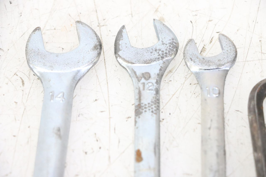 photo de TOOL KIT YAMAHA XJ6 ABS 600 (2008 - 2016) - Fixing points details