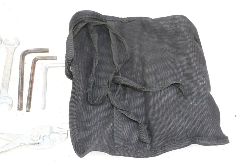 photo de TOOL KIT YAMAHA XJ6 ABS 600 (2008 - 2016) - Checked used part