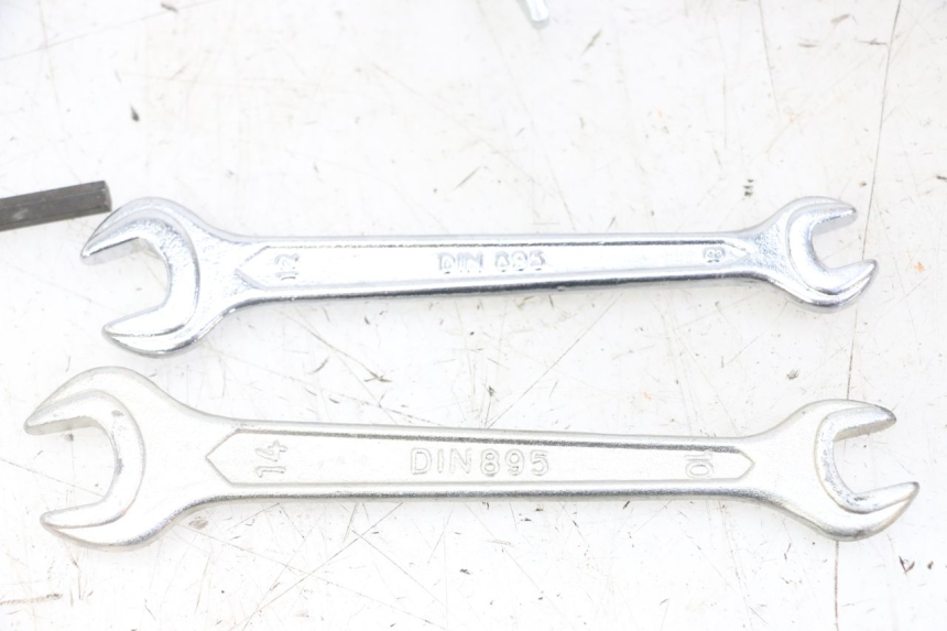 photo de TOOL KIT HONDA XLV VARADERO 125 (2000 - 2006) - Product overview