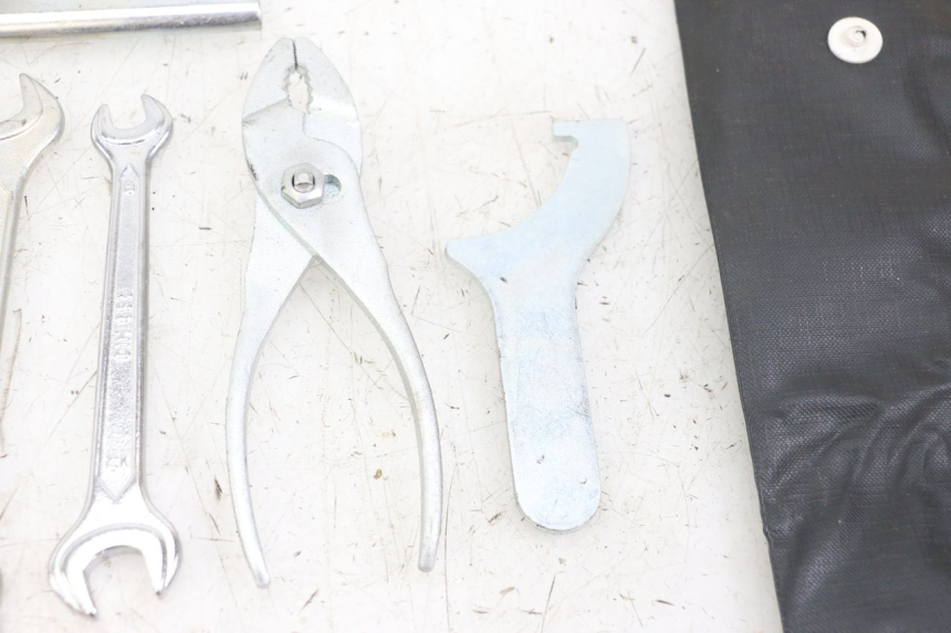 photo de TOOL KIT HONDA XLV VARADERO 125 (2000 - 2006) - Markings and original references