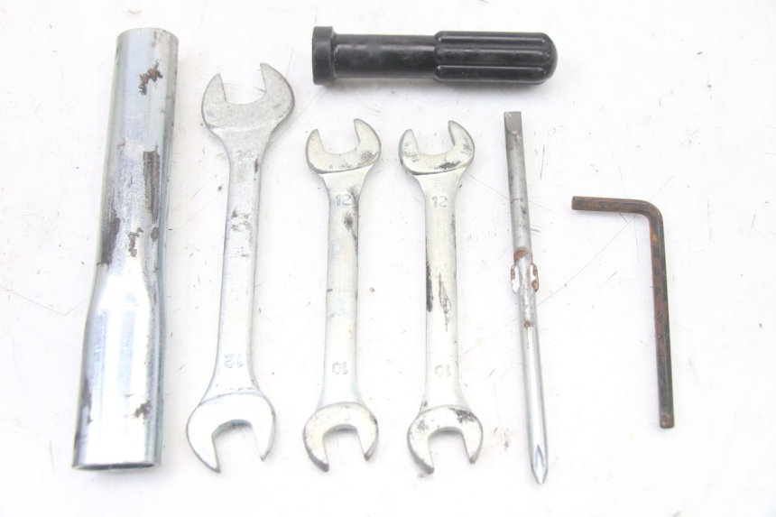 photo de TOOL KIT YAMAHA FZ6 FAZER S2 600 (2007 - 2011) - Zoom on usage condition