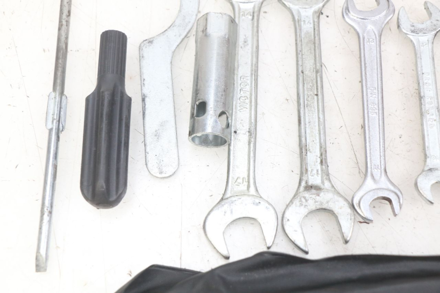 photo de TOOL KIT YAMAHA YP MAJESTY 125 (2007 - 2010) - Fixing points details