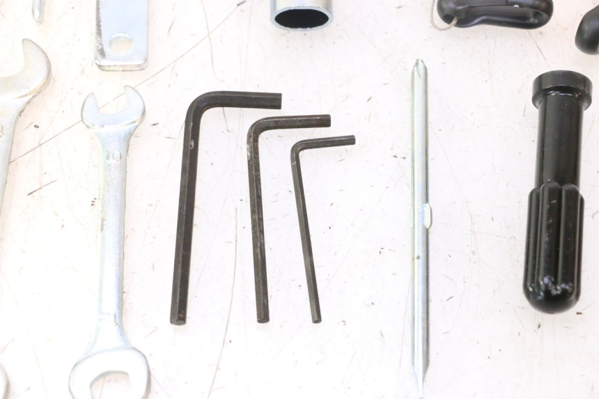 photo de TOOL KIT YAMAHA YZF R6 600 (2008 - 2009) - Alternative perspective