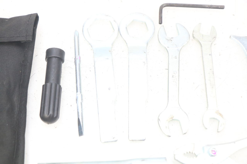 photo de TOOL KIT KAWASAKI Z 650 (2016 - 2019) - Fixing points details