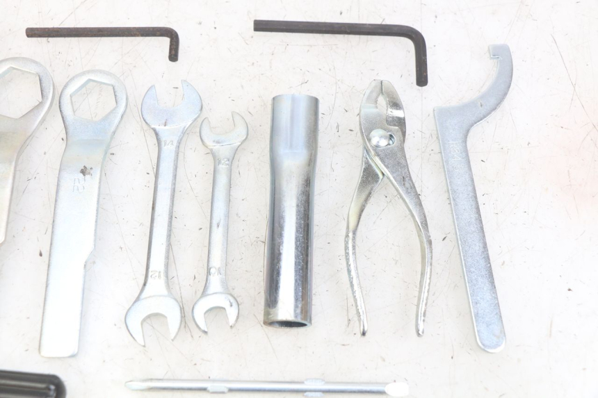 photo de TOOL KIT KAWASAKI Z 750 (2007 - 2013) - Alternative perspective