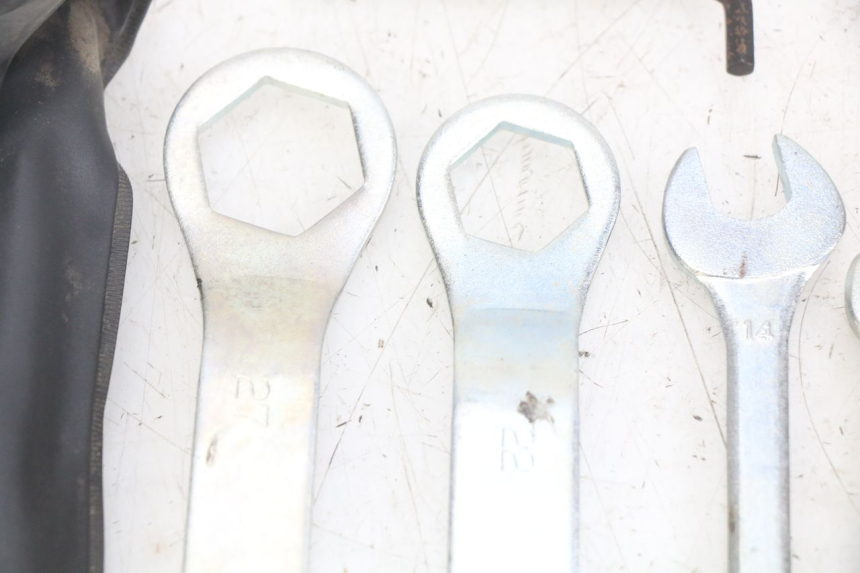 photo de TOOL KIT KAWASAKI Z 750 (2007 - 2013) - Fixing points details