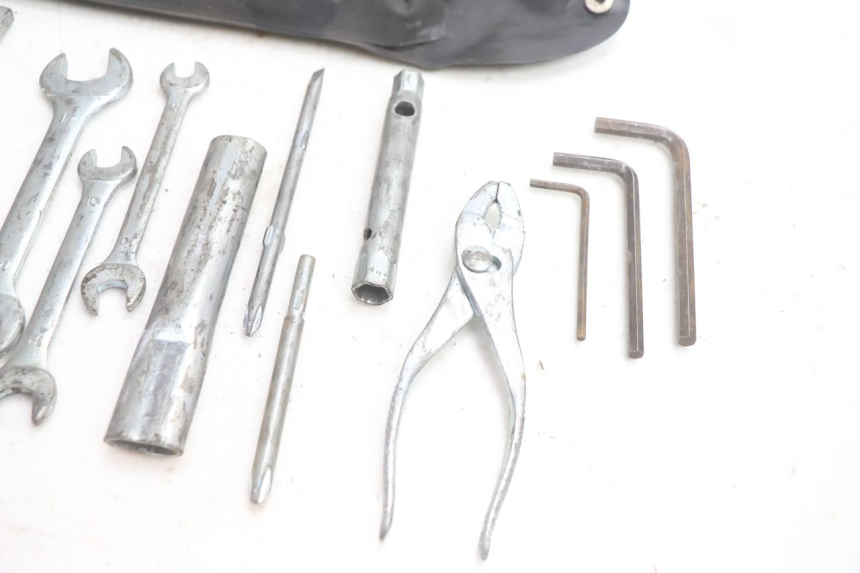 photo de TOOL KIT KAWASAKI ZX-6R ZX6R 600 (2000 - 2002) - Zoom on usage condition
