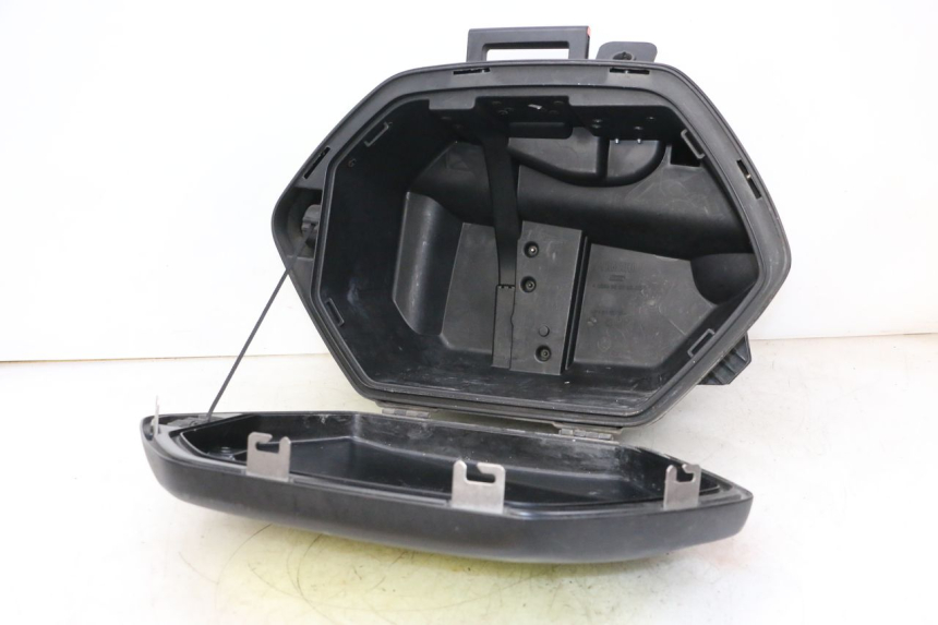 photo de RIGHT SUITCASE YAMAHA FJR ABS 1300 (2006 - 2012) - Technical close-up