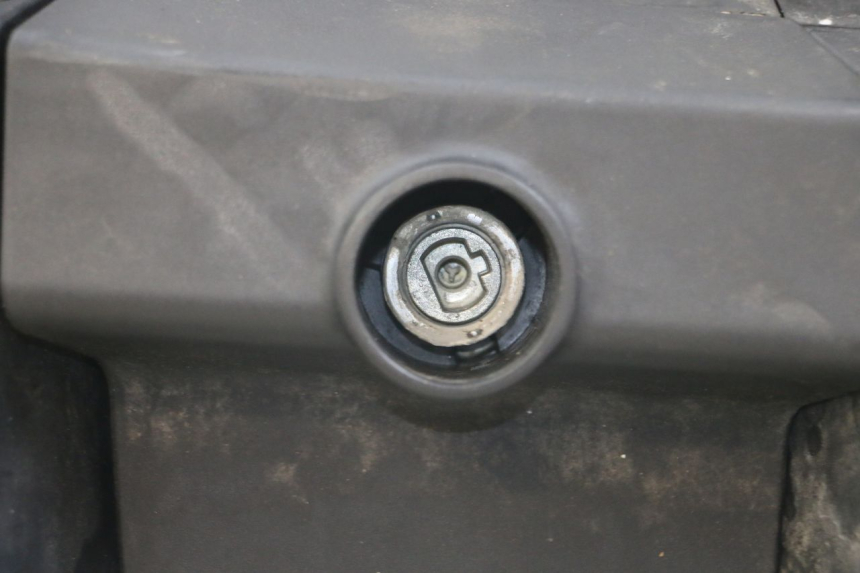 photo de RIGHT SUITCASE MOTO GUZZI NORGE 8V GT 1200 (2011 - 2016) - Zoom on usage condition