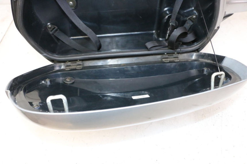 photo de RIGHT SUITCASE HONDA NTV DEAUVILLE 650 (2001 - 2006) - Zoom on usage condition