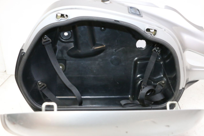 photo de RIGHT SUITCASE HONDA NTV DEAUVILLE 650 (2001 - 2006) - Technical close-up