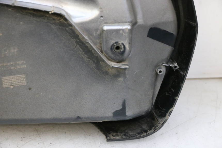 photo de RIGHT SUITCASE HONDA NTV DEAUVILLE 650 (2001 - 2006) - Fixing points details