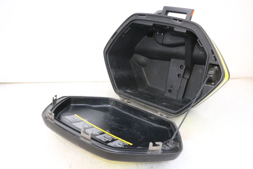 photo de LEFT SUITCASE YAMAHA FJR ABS 1300 (2006 - 2012) - Zoom on usage condition