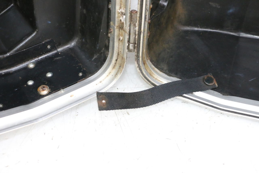 photo de LEFT SUITCASE KAWASAKI GTR 1000 (1994 - 2004) - Zoom on usage condition