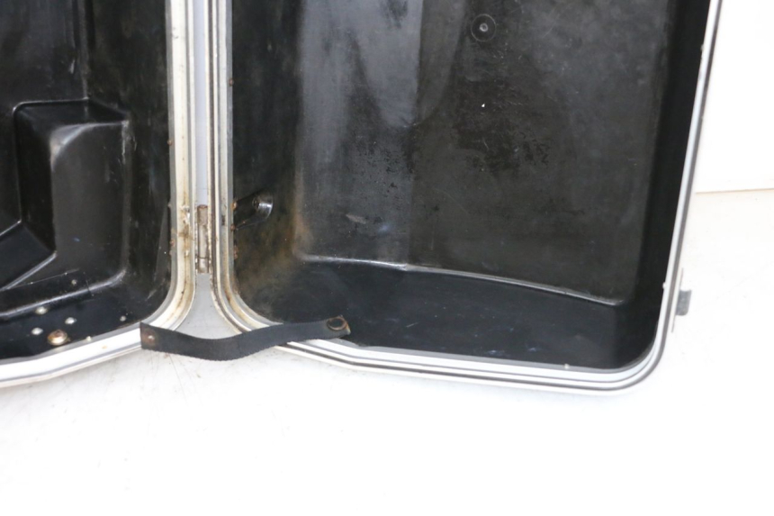 photo de LEFT SUITCASE KAWASAKI GTR 1000 (1994 - 2004) - Technical close-up