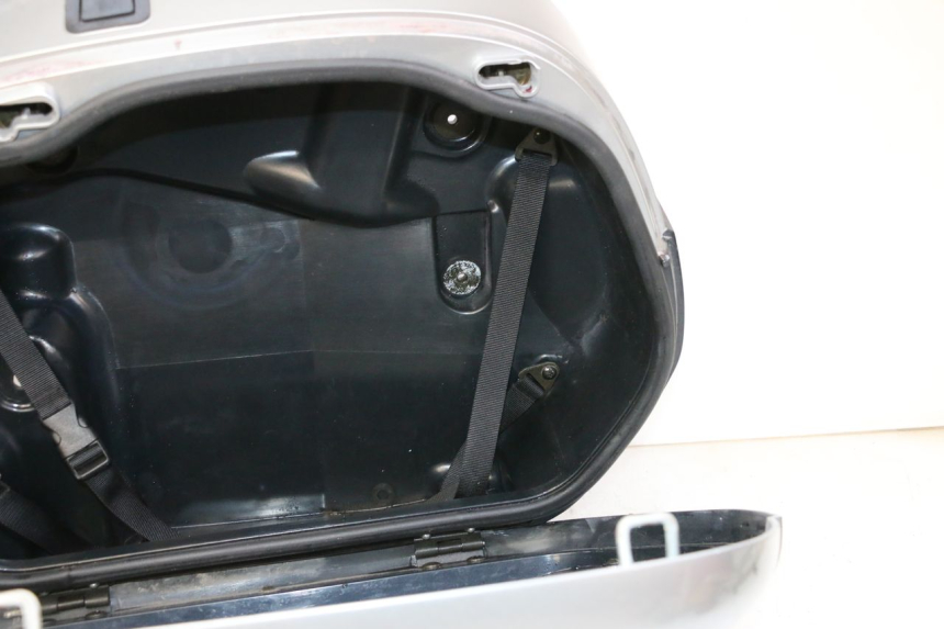 photo de LEFT SUITCASE HONDA NTV DEAUVILLE 650 (2001 - 2006) - Zoom on usage condition