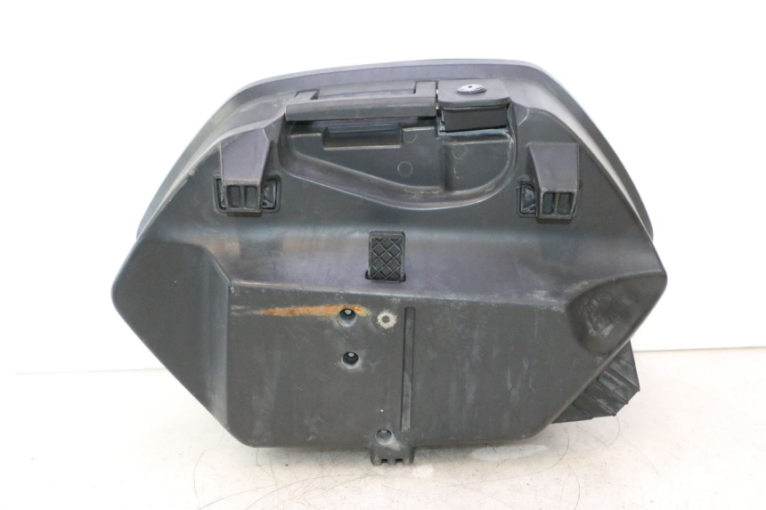 photo de LEFT SUITCASE YAMAHA TDM ABS 900 (2002 - 2014) - Technical close-up