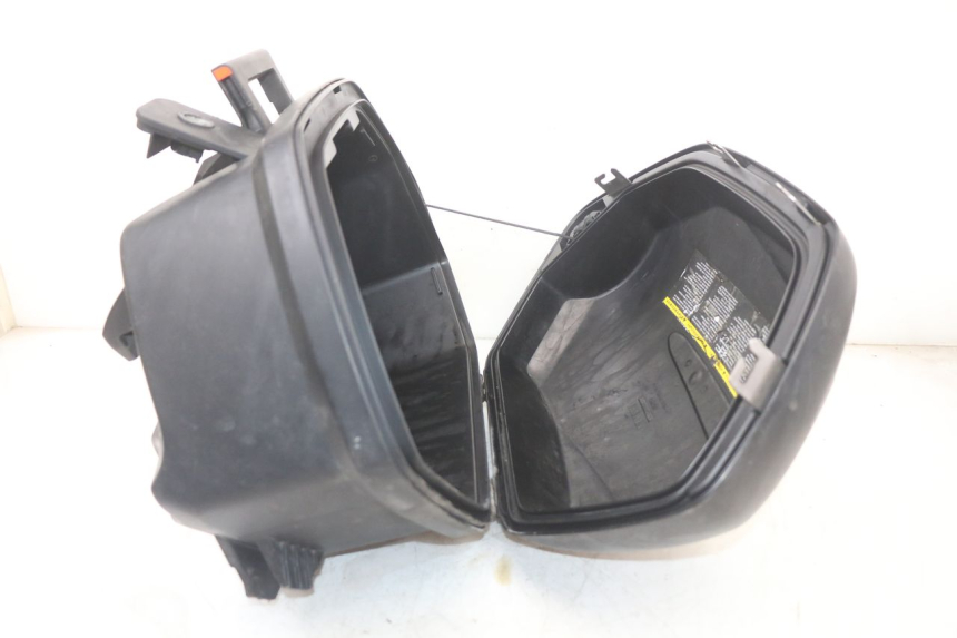 photo de LEFT SUITCASE YAMAHA FJR ABS 1300 (2006 - 2012) - Additional view of the item