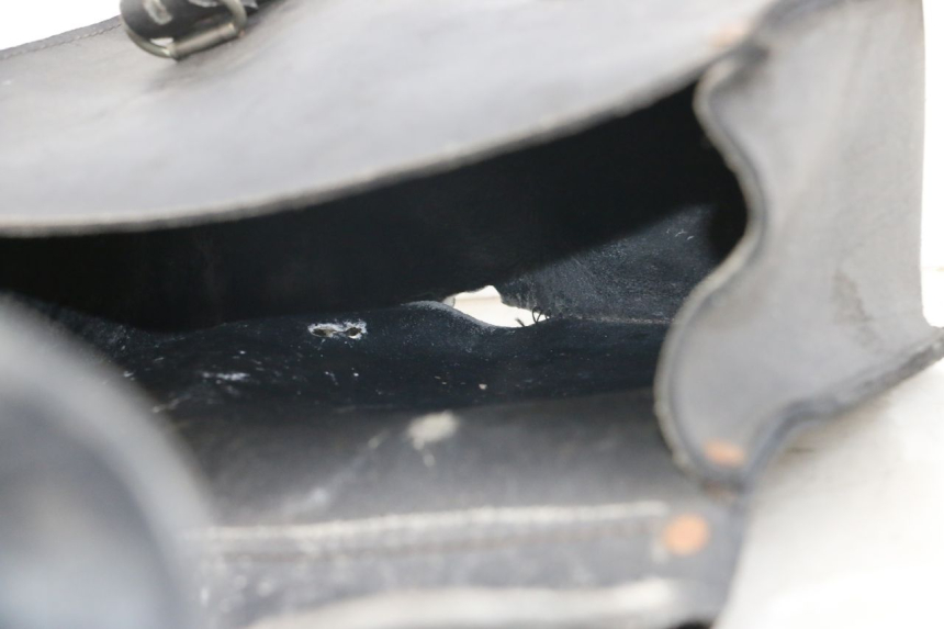 photo de SUITCASE SUZUKI GZ MARAUDER 125 (1998 - 2004) - Zoom on usage condition