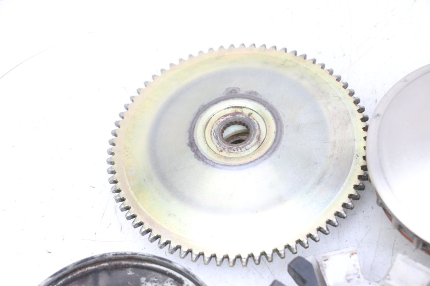 photo de VARIATOR PEUGEOT ELYSEO 125 (1999 - 2004) - Fixing points details