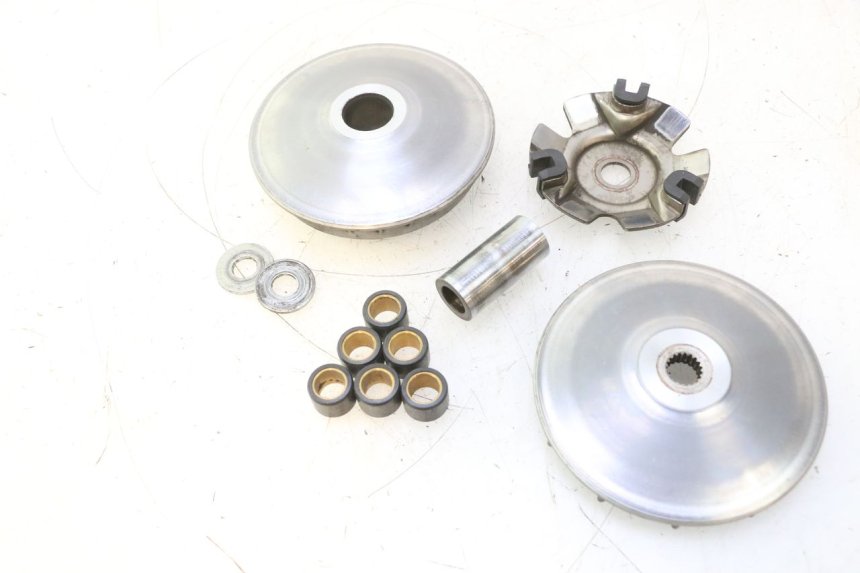 photo de VARIATOR HONDA FES PANTHEON 125 (2003 - 2007) - Fixing points details