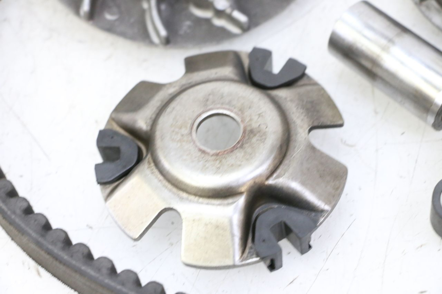 photo de VARIATOR HONDA FES S-WING SWING ABS 125 (2007 - 2015) - Surface and material condition