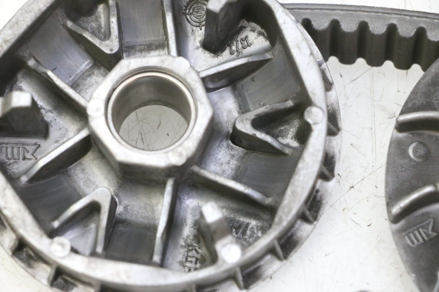 photo de VARIATOR HONDA FES S-WING SWING ABS 125 (2007 - 2015) - Distinctive features