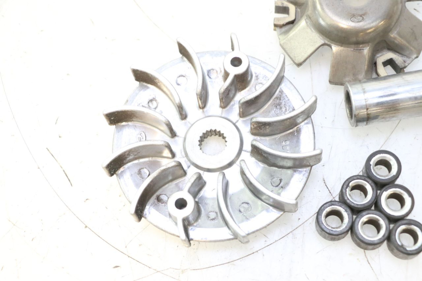 photo de VARIATOR FYM SCOOTERONE 125 (2006 - 2008) - Fixing points details