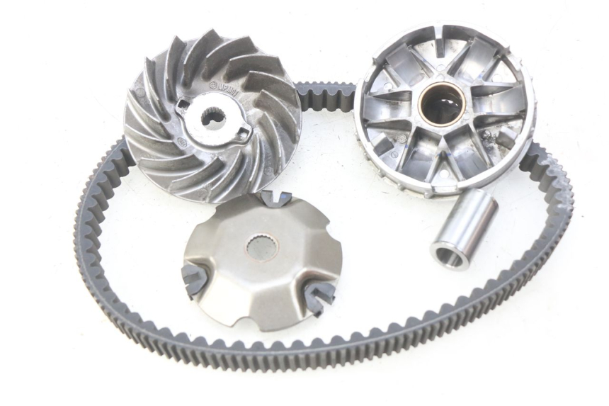 photo de VARIATOR PIAGGIO VESPA GTS IGET ABS 125 (2017 - 2023) - Main view