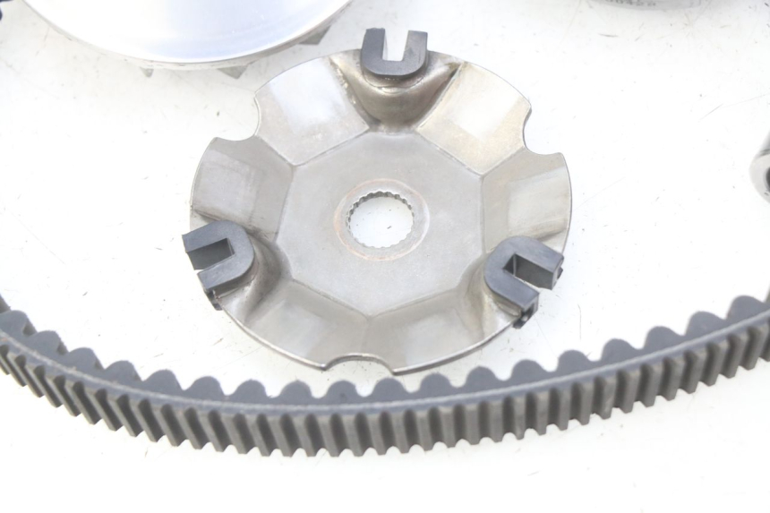 photo de VARIATOR PIAGGIO VESPA GTS IGET ABS 125 (2017 - 2023) - Alternative perspective