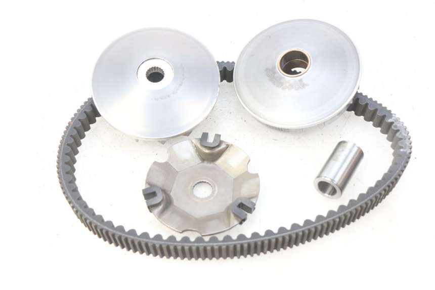 photo de VARIATOR PIAGGIO VESPA GTS IGET ABS 125 (2017 - 2023) - Fixing points details