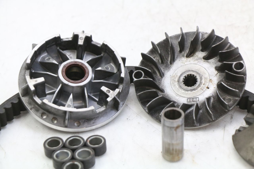 photo de VARIATOR YAMAHA XMAX X-MAX 125 (2006 - 2009) - Alternative perspective