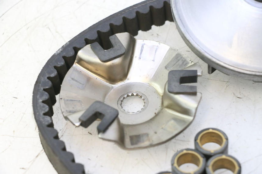 photo de VARIATOR YAMAHA YP MAJESTY 125 (1998 - 2001) - Fixing points details