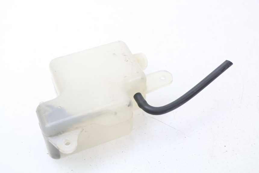 photo de COOLANT EXPANSION BOTTLE SUZUKI BURGMAN 125 (2007 - 2014) - Alternative perspective