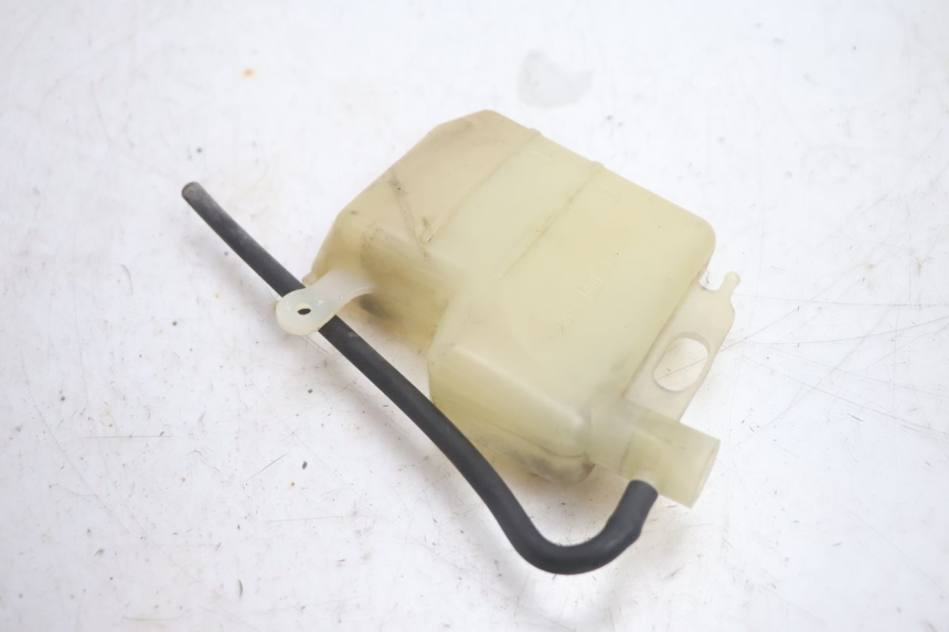 photo de COOLANT EXPANSION BOTTLE SUZUKI BURGMAN EXECUTIVE ABS 650 (2006 - 2012) - Zoom on usage condition
