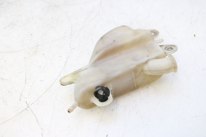 photo de COOLANT EXPANSION BOTTLE YAMAHA FJR 1300 (2001 - 2005) - Zoom on usage condition