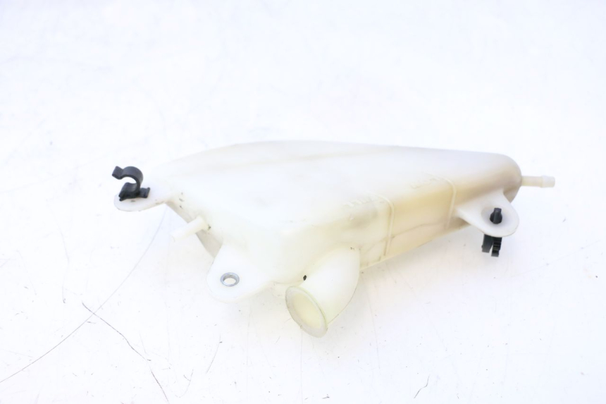 photo de COOLANT EXPANSION BOTTLE YAMAHA FJR 1300 (2001 - 2005) - Fixing points details