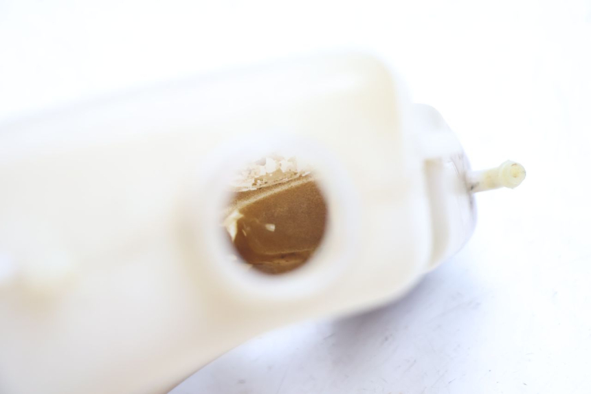 photo de COOLANT EXPANSION BOTTLE KAWASAKI GPX F ZX750F 750 (1986 - 1990) - Alternative perspective