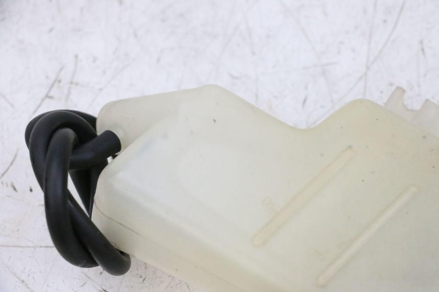 photo de COOLANT EXPANSION BOTTLE SUZUKI GSXR GSX-R 1000 (2003 - 2004) - Component detail