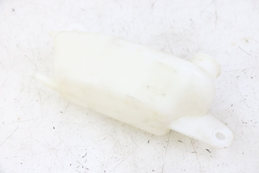 photo de COOLANT EXPANSION BOTTLE SYM JOYMAX 125 (2010 - 2017) - Alternative perspective