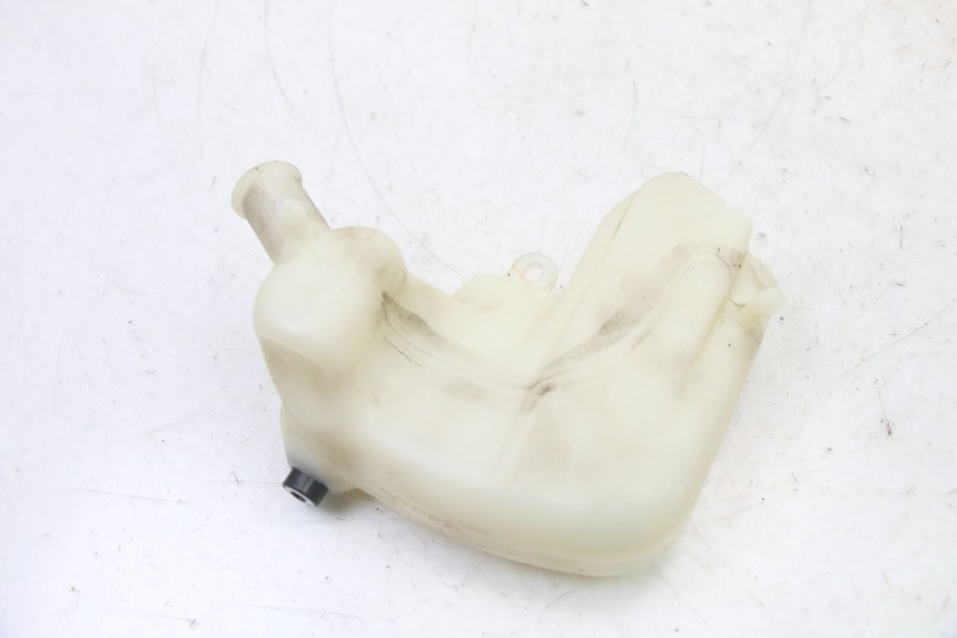 photo de COOLANT EXPANSION BOTTLE KYMCO GRAND DINK 125 (2008 - 2014) - Zoom on usage condition
