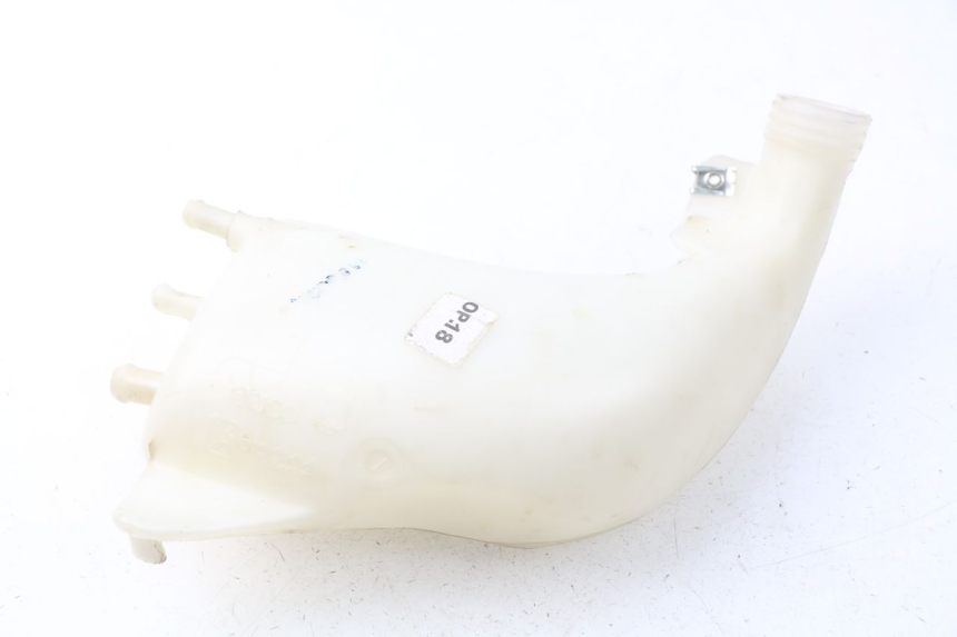 photo de COOLANT EXPANSION BOTTLE PIAGGIO MP3 HPE 500 (2019 - 2022) - Alternative perspective